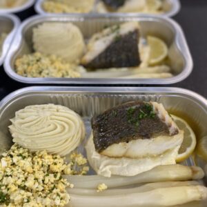 Kabeljauwhaasje-aspergebotersaus-asperges op z'n Vlaams-puree