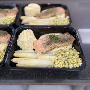 zalmfilet-mosterdmousselinesaus-duo van asperges-gratin dauphinois